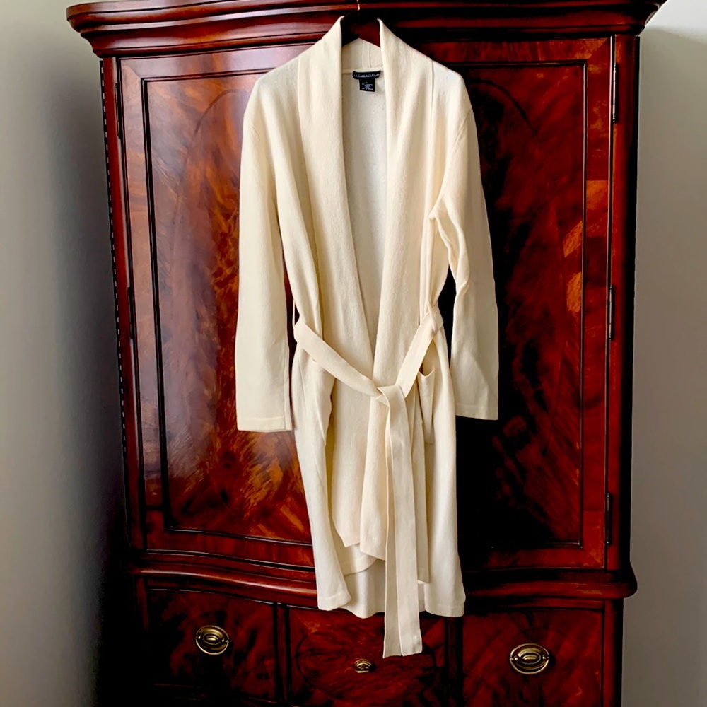 Cashmere Robe, Sofia Cashmere, Ivory, size L, self tie belt, 2 pockets.